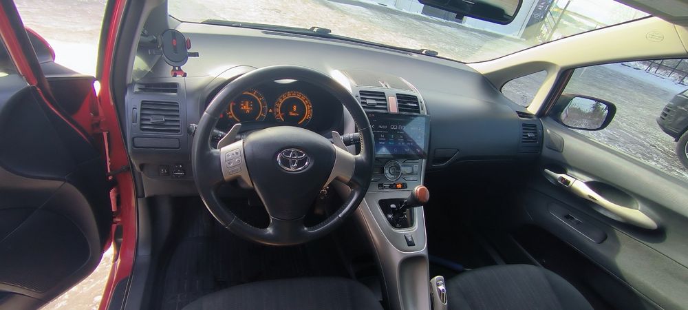 Продаю TOYOTA AURIS 2008