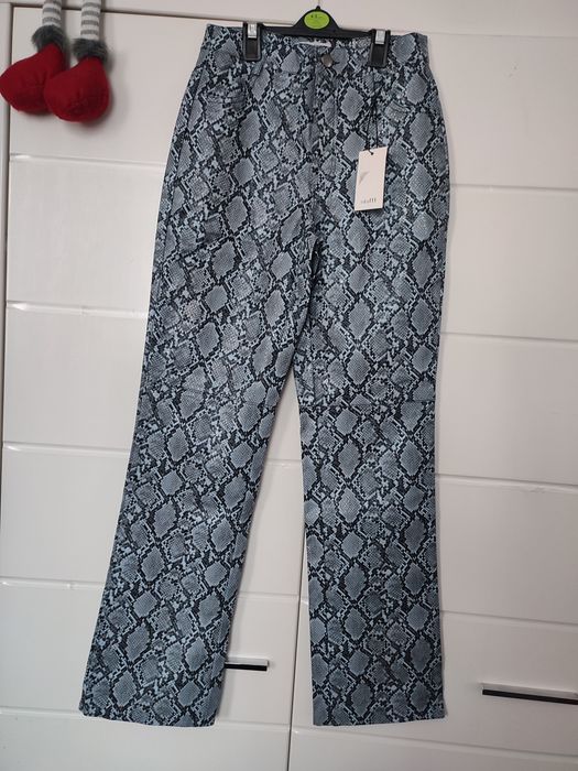 Nowe spodnie ze wzorem wężowym rozmiar XS mbym