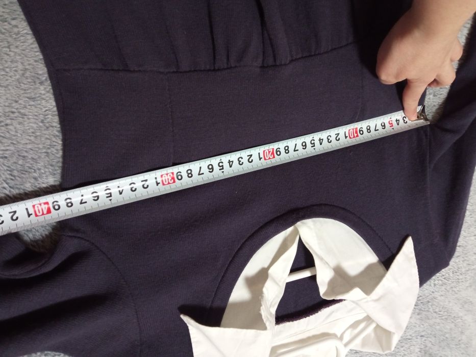 Elegancki sweter z kołnierzykiem