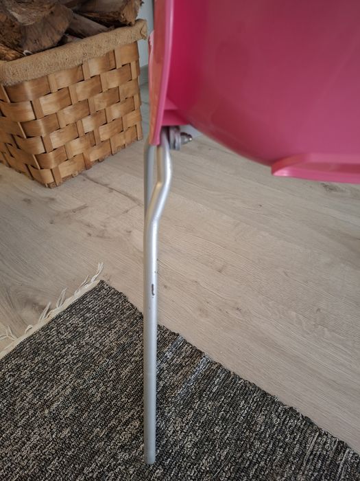 Cadeira de escritório/ estudo cor de rosa