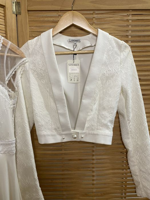 Белое платье и пиджак