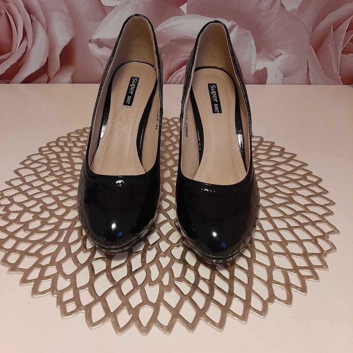 Czółenka,Półbuty 41 lakierki.Czarne !!!