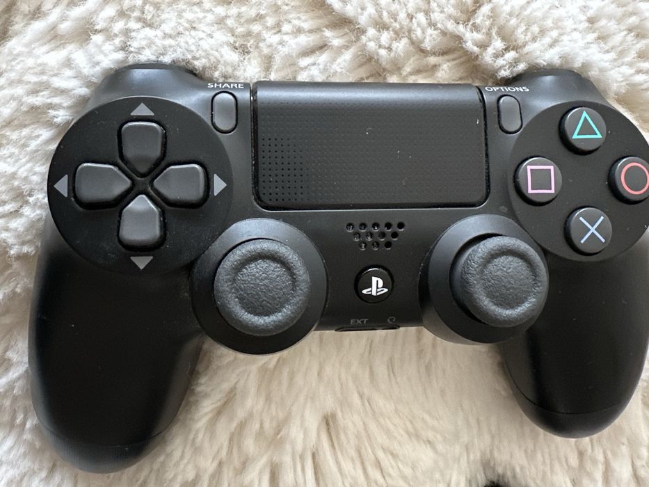 PlayStation 4 slim + 2 Comandos originais