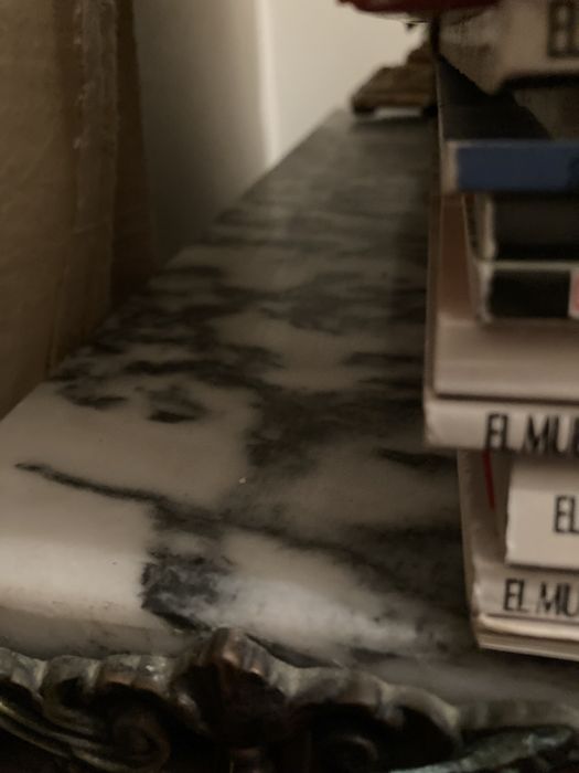 Mesa em ferro forjado com tampo em marmore