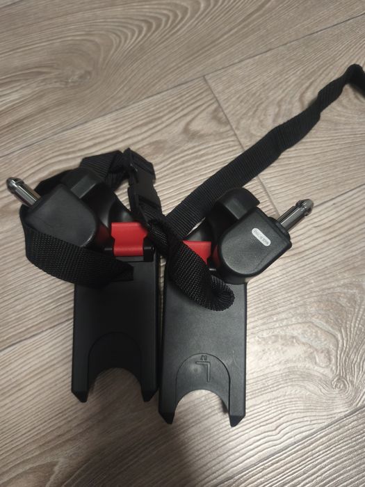 продам комплект адаптерів для колясок і автокрісел Babby  Jogger