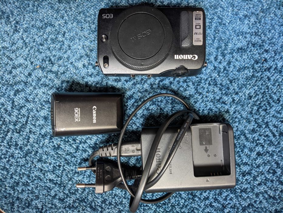 Canon EOS M kompaktowy bezlusterkowiec