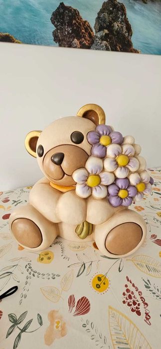 Urso de cerâmica da marca italiana Thun.