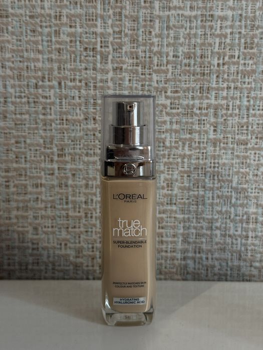 Тональна основа від loreal