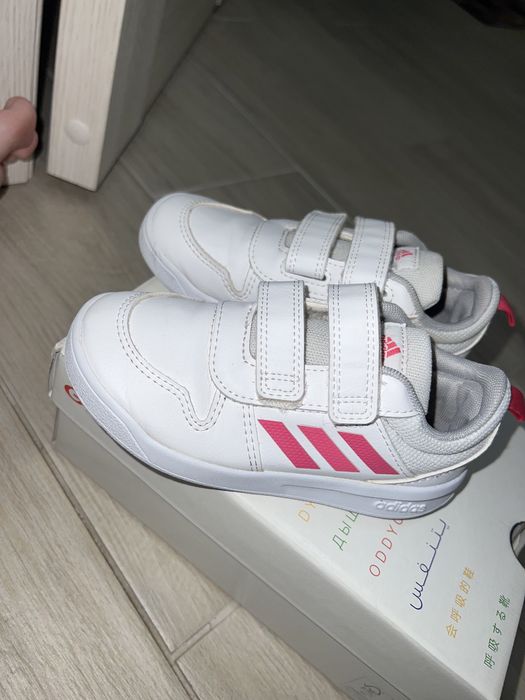 Кросівки Adidas для дівчинки