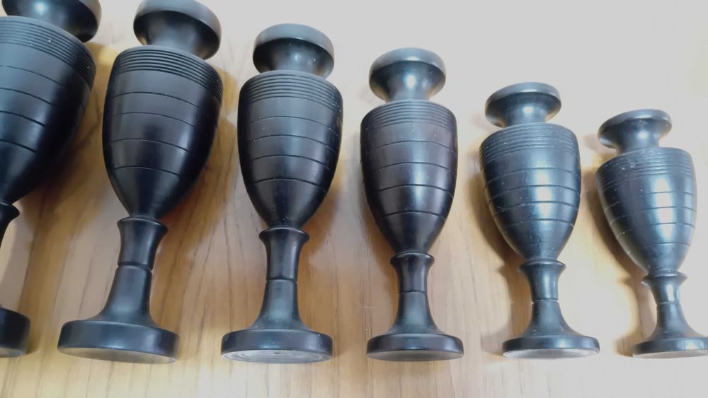 Conjunto de Jarras em Madeira Exótica