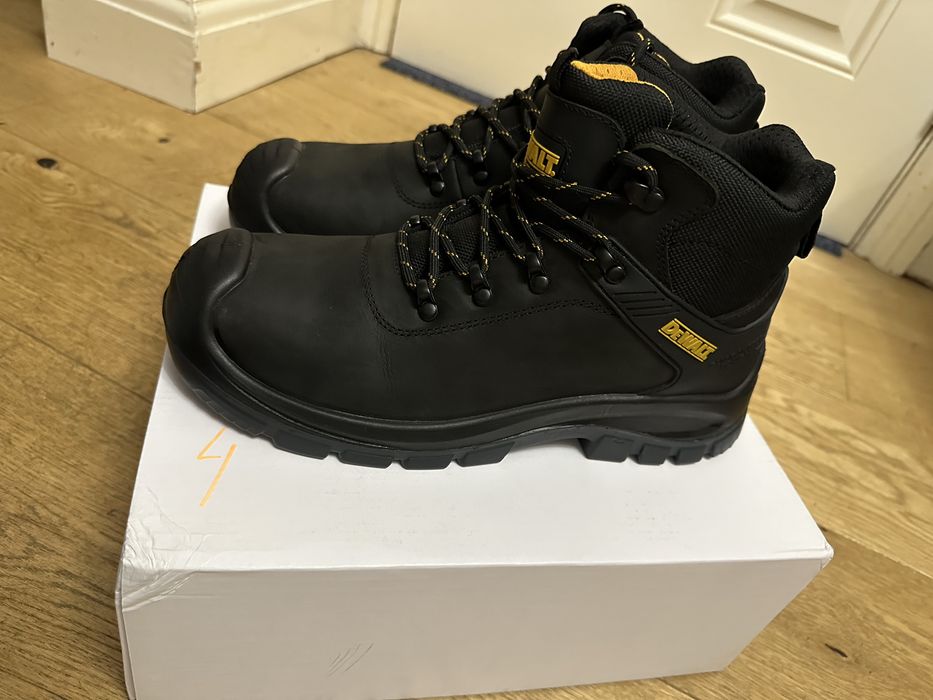 Черевики Dewalt.