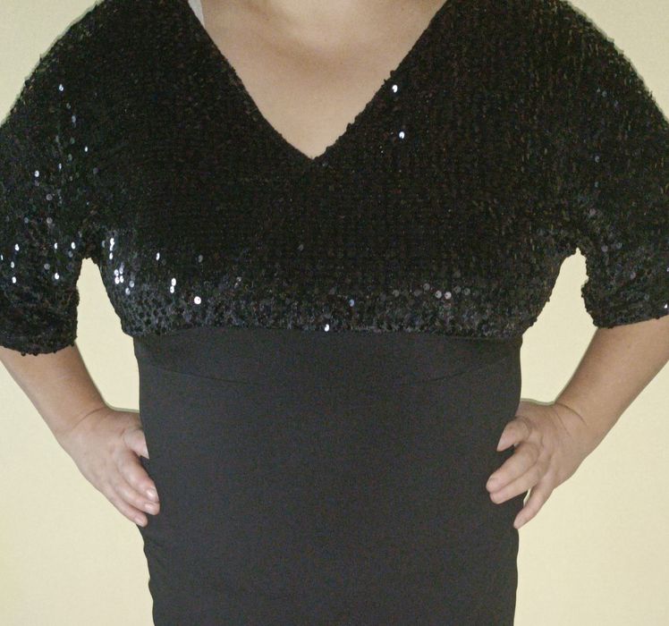 Sukienka czarna z cekinami 46