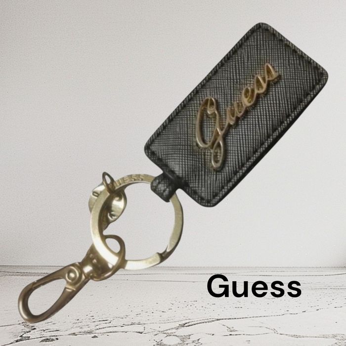 Porta Chaves Guess