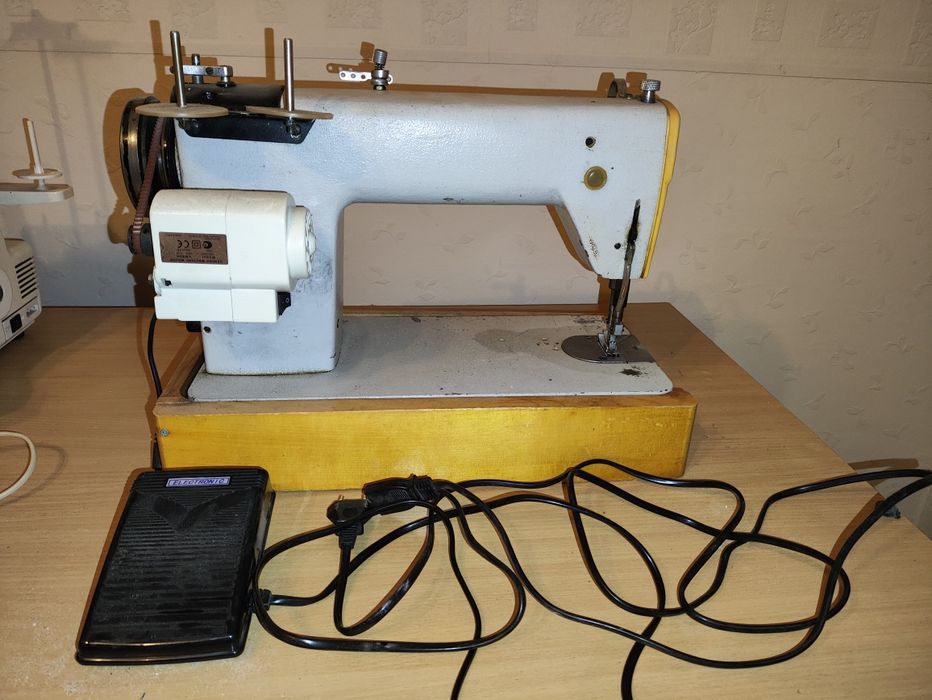 Швейная машина "Алеся-2" с электроприводом