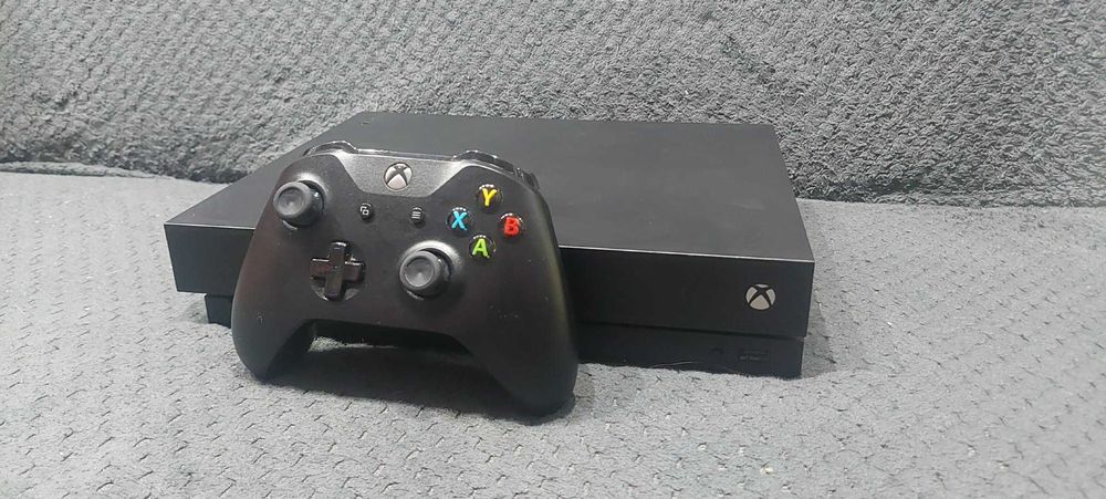 Xbox One X + 1 pad, bez kabli