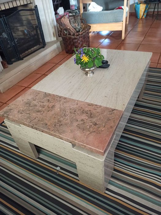 Mesa baixa de salão ou sala de estar