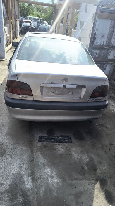 таета авенсіс 2.0д