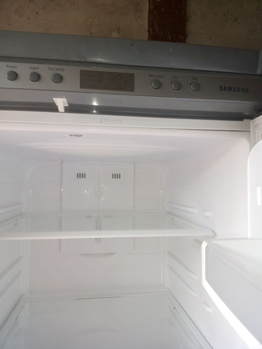 Холодильник Samsung