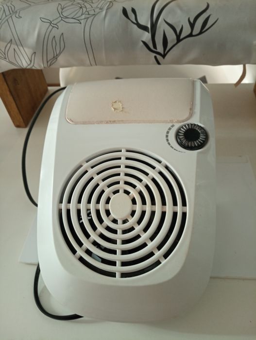 Витяжка манікюрна