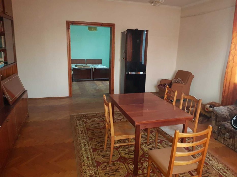 Житловий будинок та земельна ділянка 7,9 сот. м. Кам'янка-Бузька