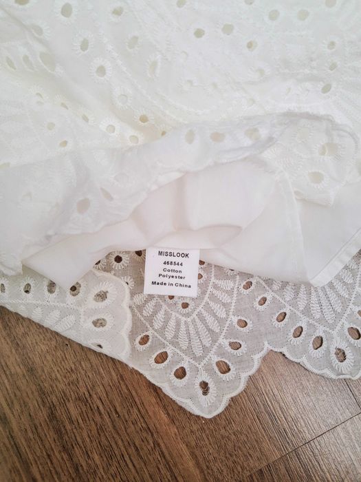 Biała bawełniana sukienka Misslook M wyszywana haftowana