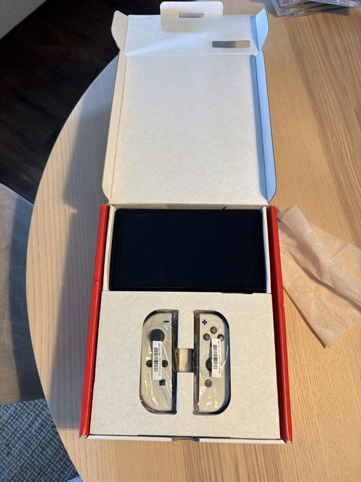Nintendo switch OLED + 5 jogos Pokémon e Zelda