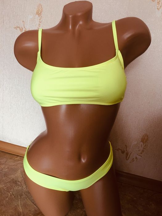 Женские купальники.