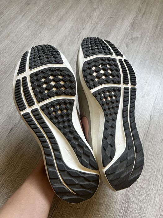 Жіночі кросівки Nike