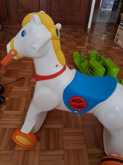 Cavalo baloiço da chicco em óptimo estado
