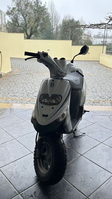 Scooter, capacete e Luvas