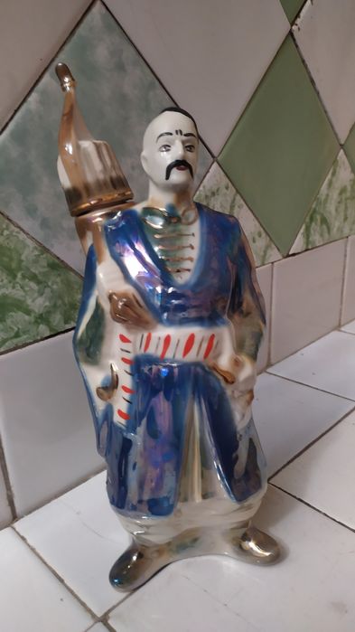 Статуетка фарфорова