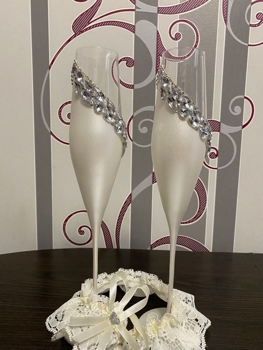 Бокалы и набор