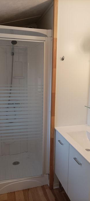 Casa móvel com três quartos no Funchalinho, Caparica.