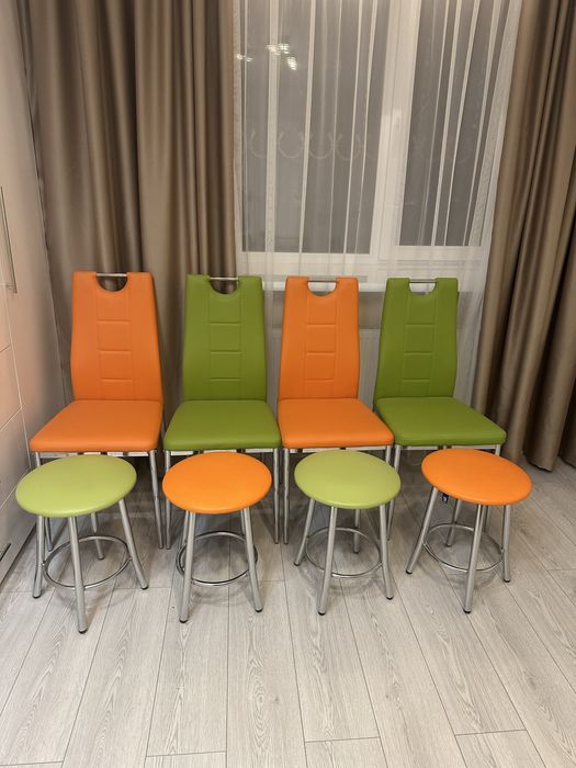 Нові кухонні стільці та табуретки -шкірозамінник .Можно окремо !