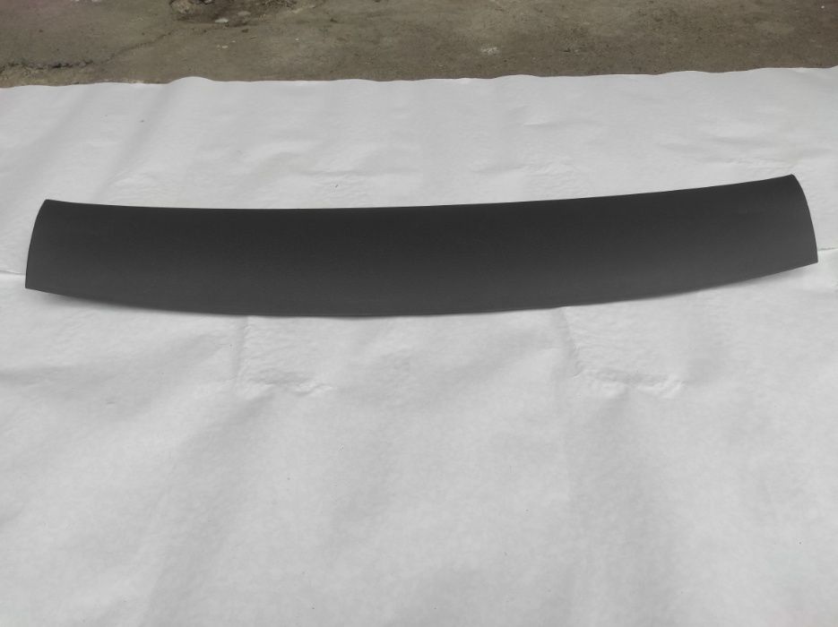Обшивка задней крышки багажника vw tiguan
