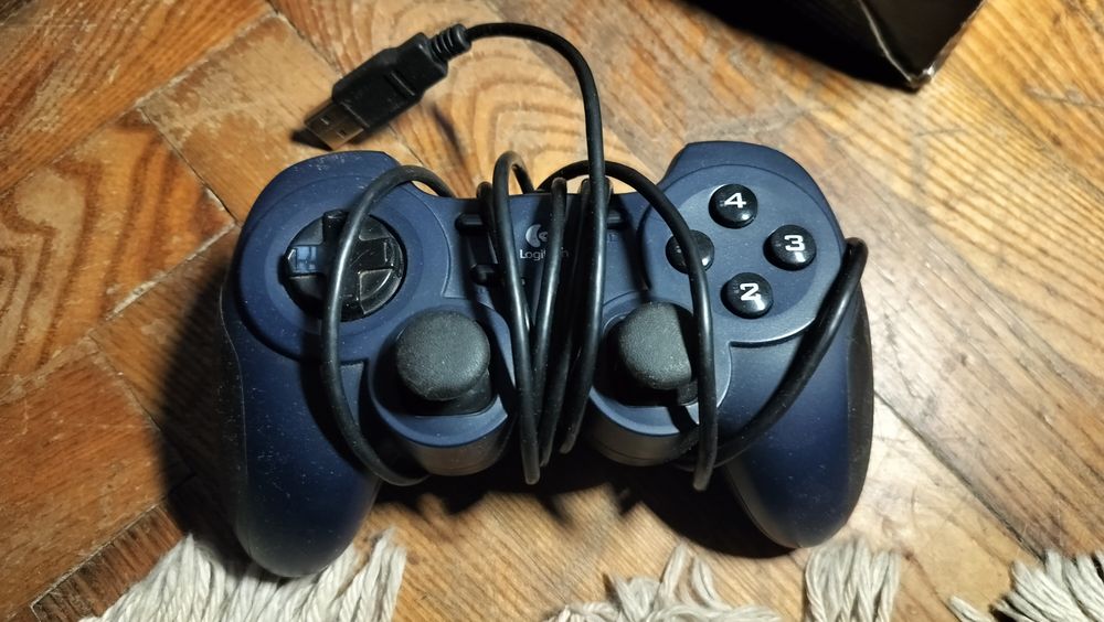 Logitech Dual Action провідний геймпад джойстик