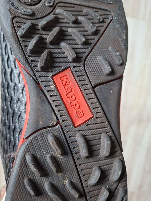 Buty halowe Kappa roz. 42 czarno-czerwone, stan idealny