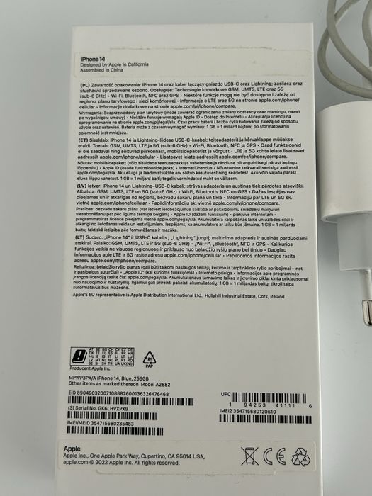 iPhone 14 z ładowarką i etui w zestawie