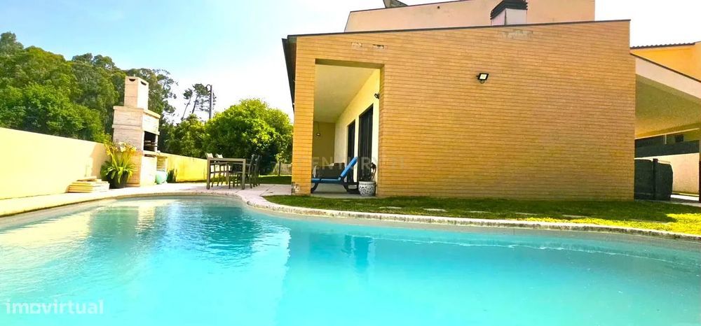 Moderna Moradia T4 com Piscina em Aldreu, Barcelos