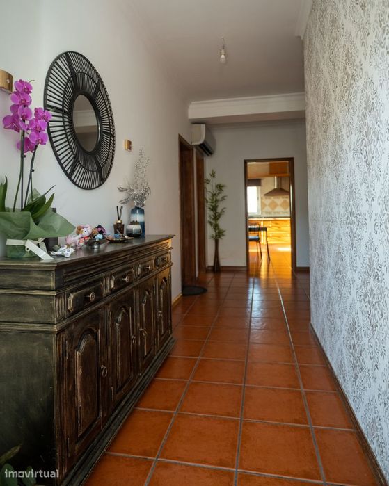 Moradia Bifamiliar Duplex com Garagem, e Quintal Privado em  Foz Côa