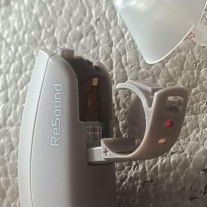 Слуховой аппарат Resound UP 977 для детей и взрослых