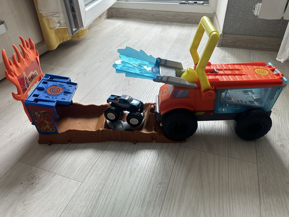 Hot Wheels Monster Trucks Arena Smashers Пожежний порятунок