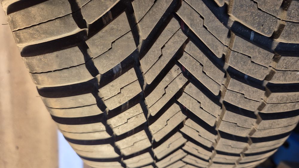 Bridgestone Weather Control A005 215/55/17