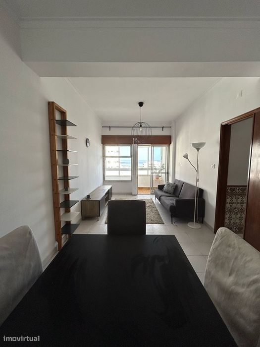 T2 Quinta da Piedade: mobilado e equipado, com varanda e elevador