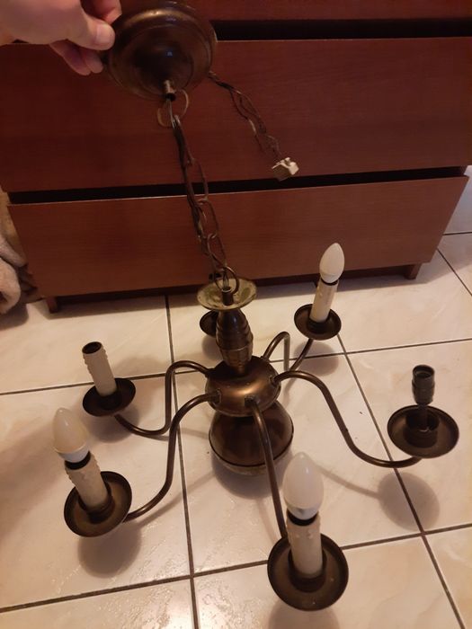 Stary żyrandol pająk