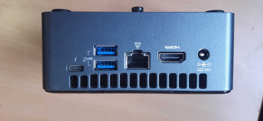 Intel NUC i5  + 8gb RAM + 256gb SSD NVMe + 500gb SATA