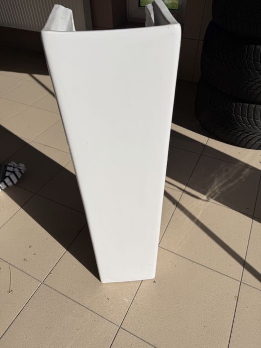 Postument pod umywalkę