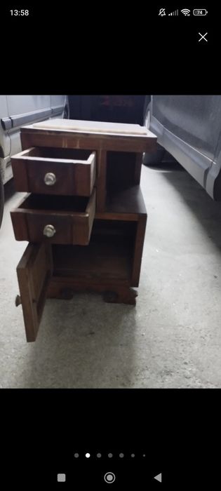 Mesa de cabeceira antiga, tampo de pedra branca