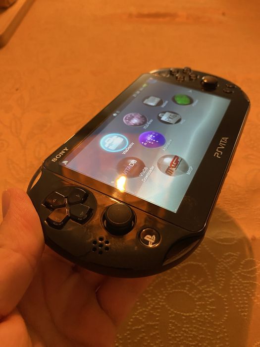 Playstation Vita 2000 + 8GB