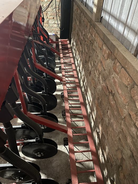 Зернова навісна сівалка